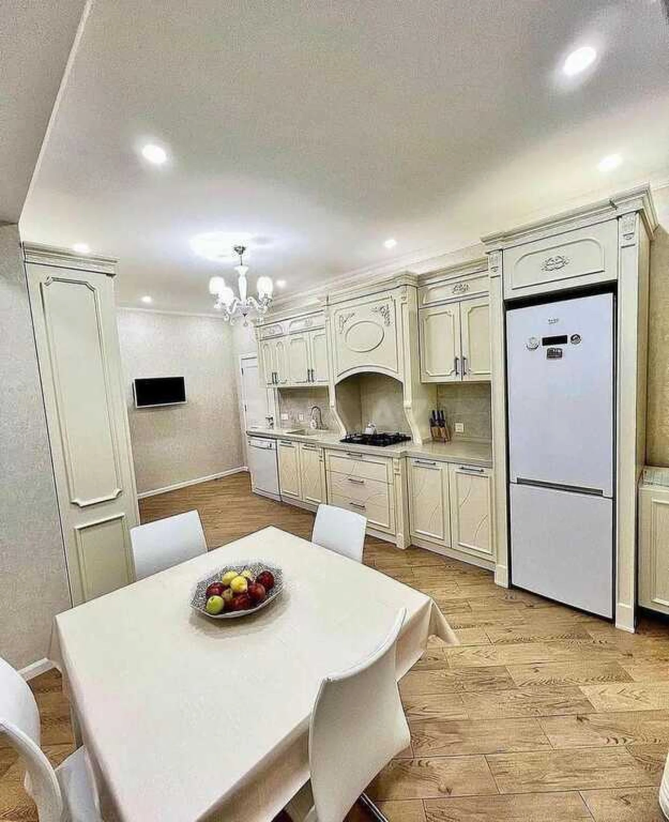 Satılır 3 otaqlı mənzil 143 m²