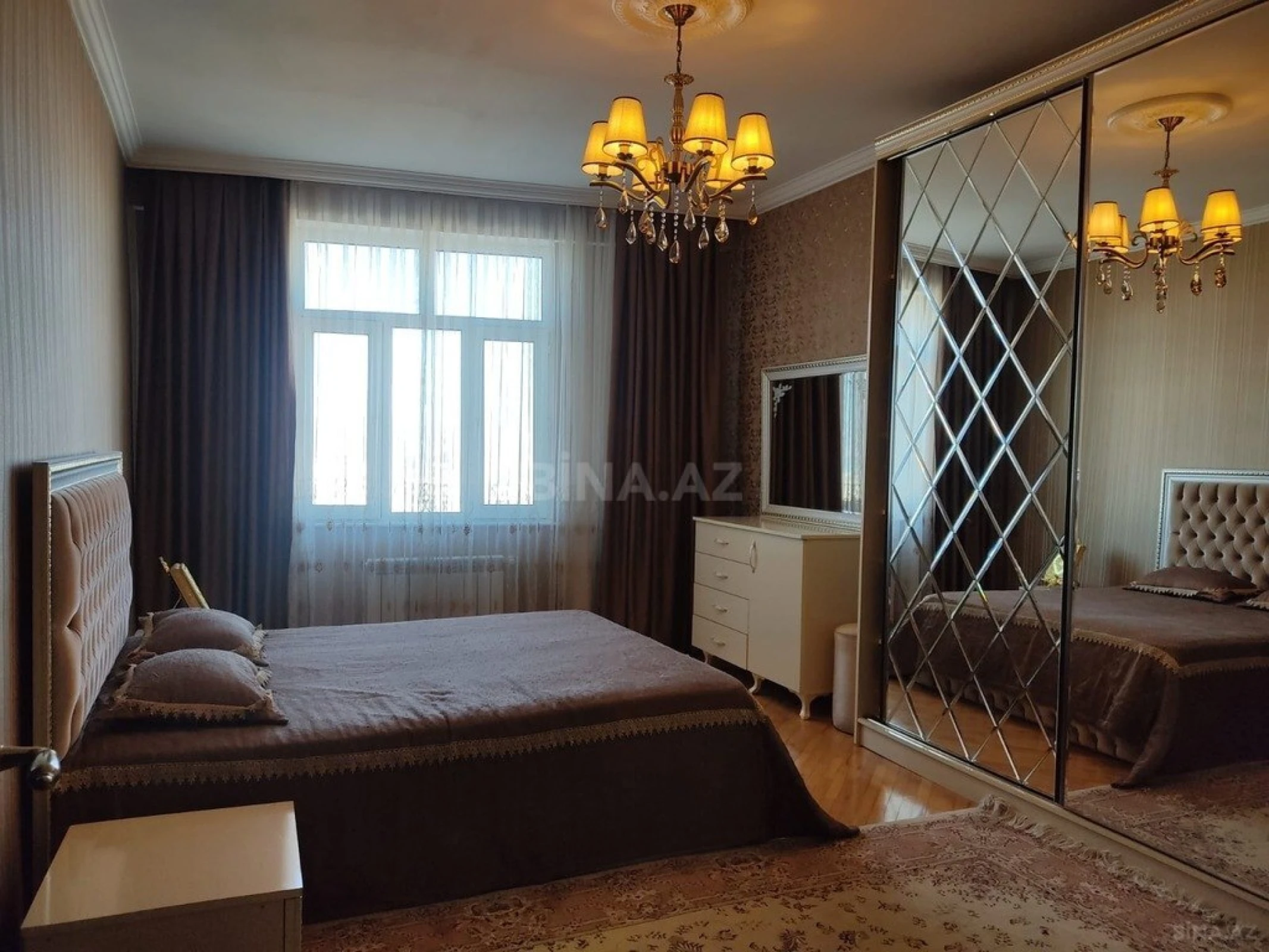 Satılır 3 otaqlı mənzil 130 m²