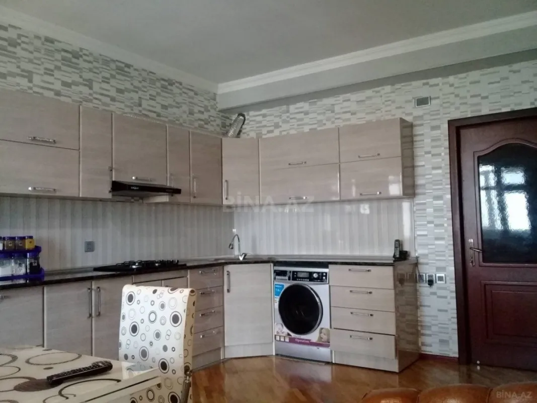 Satılır 3 otaqlı mənzil 130 m²