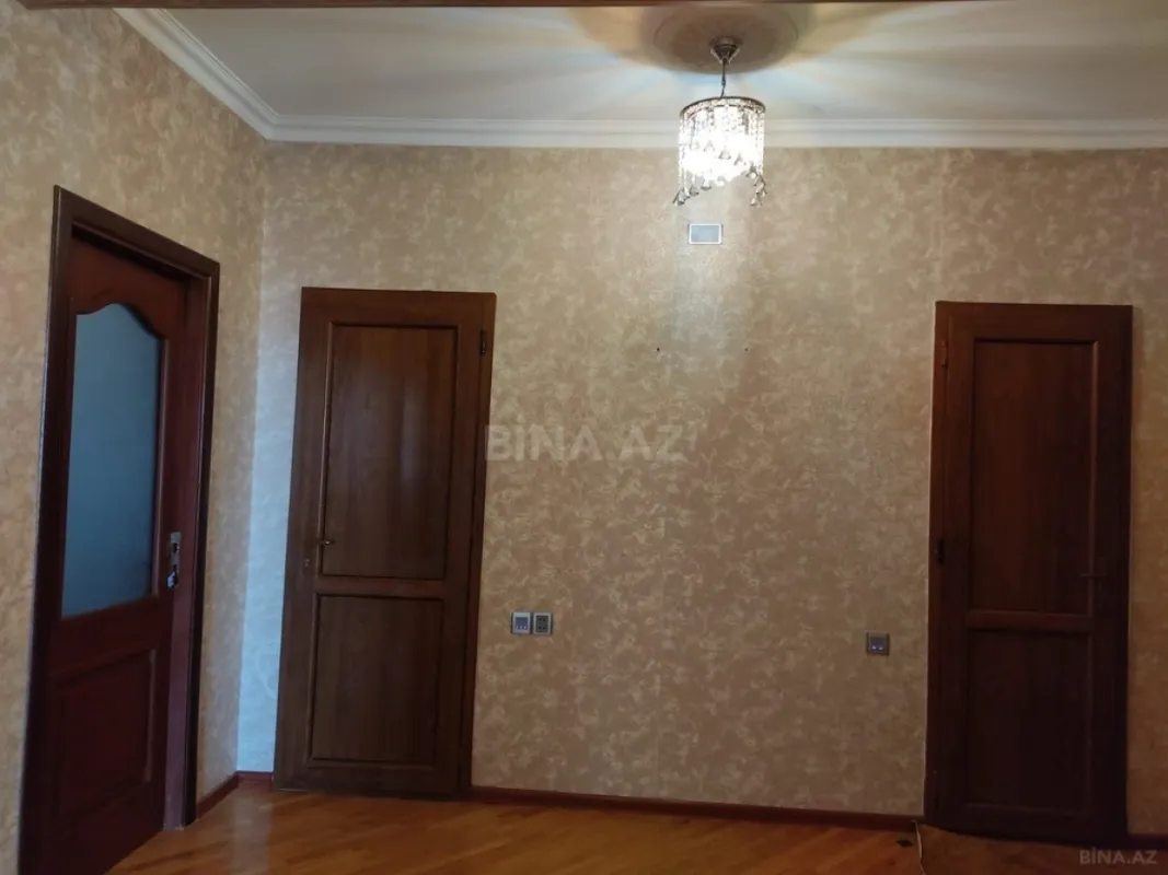 Satılır 3 otaqlı mənzil 130 m²
