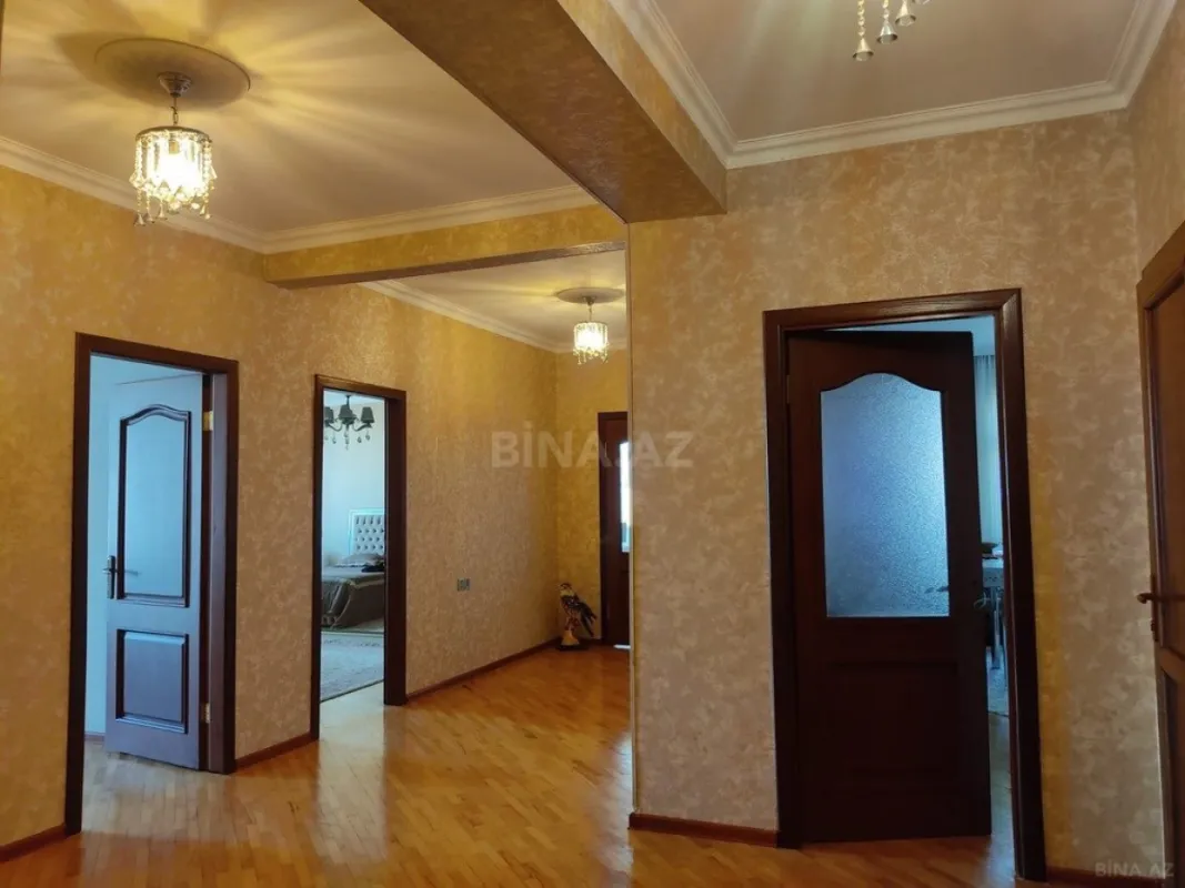 Satılır 3 otaqlı mənzil 130 m²