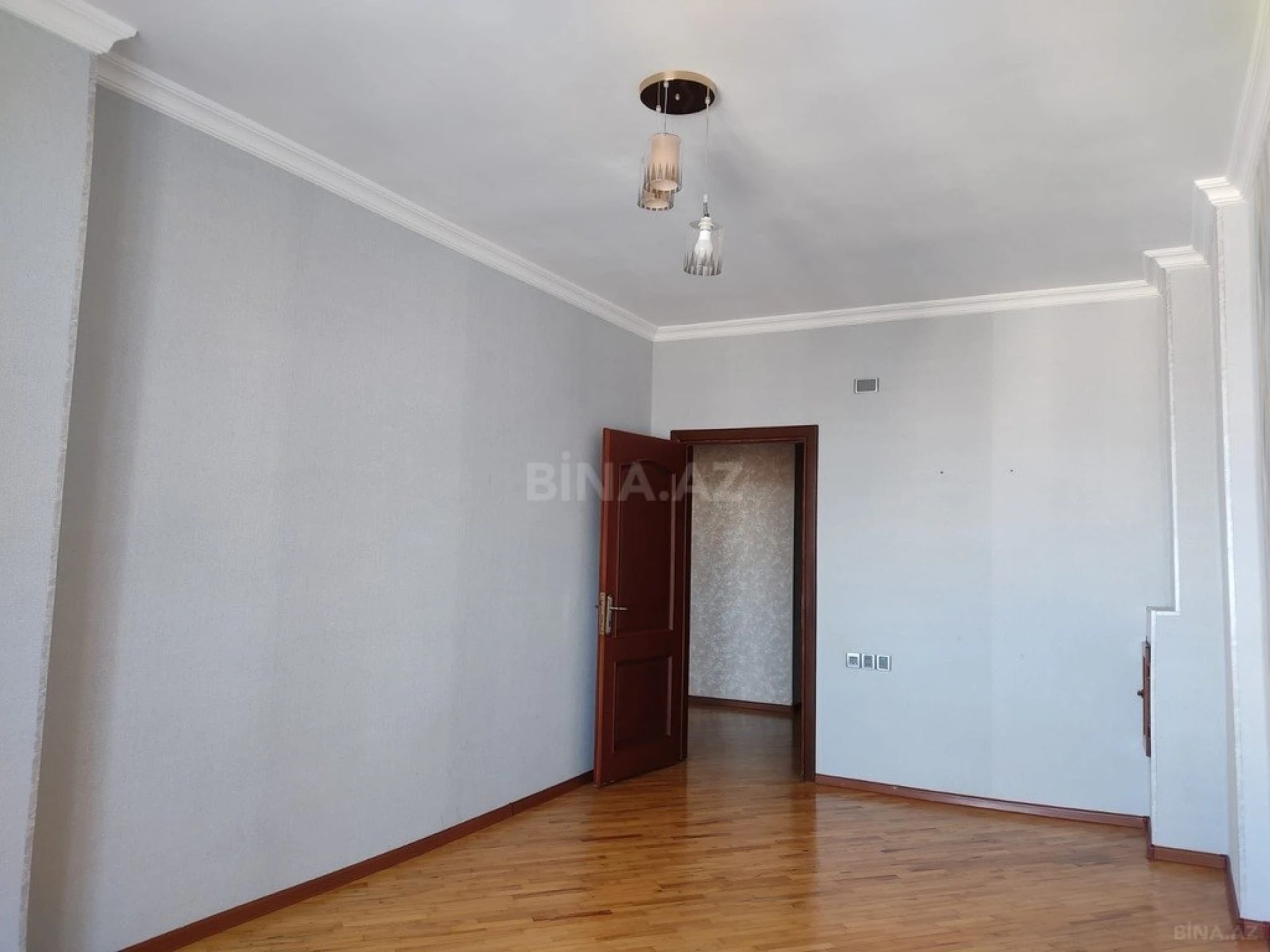Satılır 3 otaqlı mənzil 130 m²