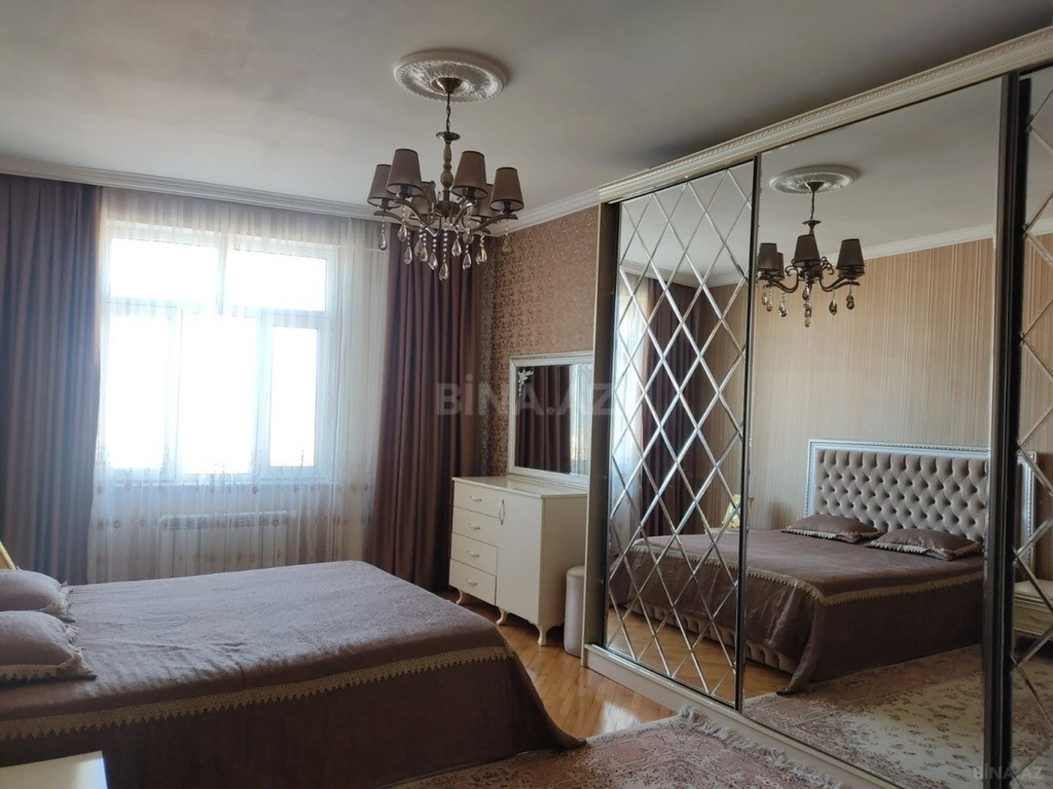 Satılır 3 otaqlı mənzil 130 m²