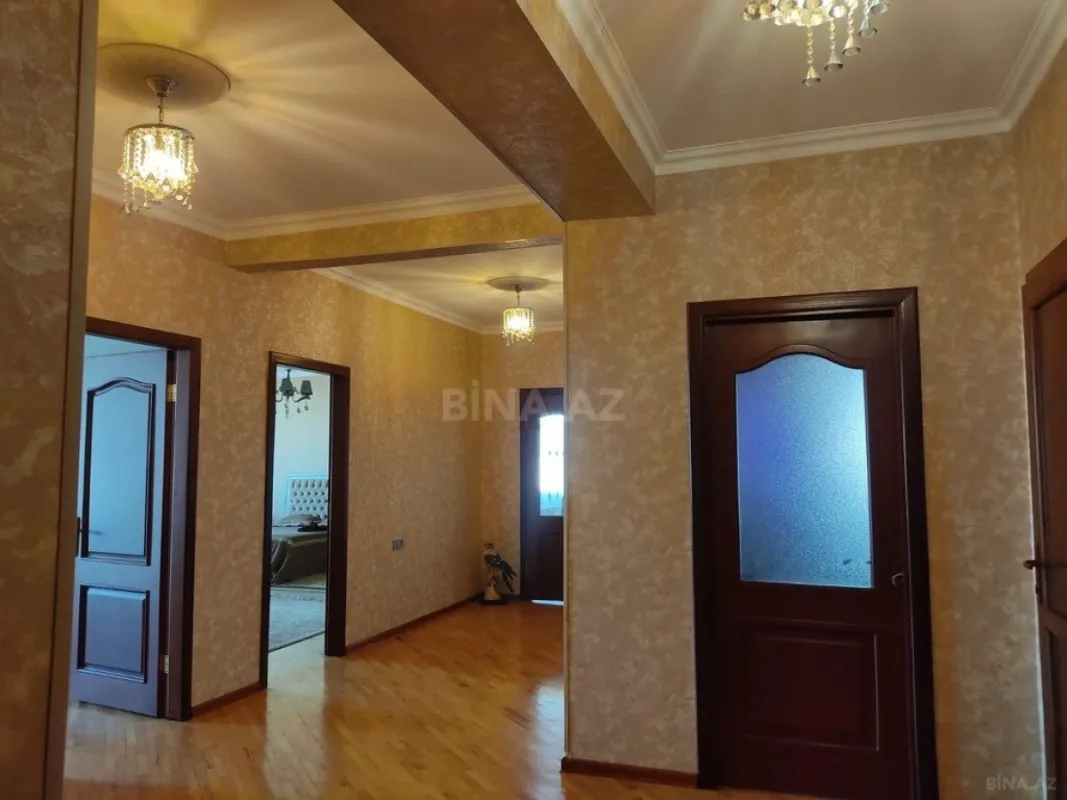Satılır 3 otaqlı mənzil 130 m²