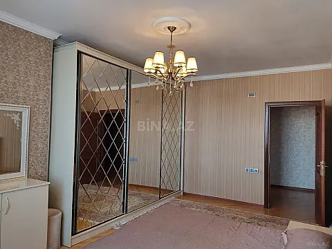 Satılır 3 otaqlı mənzil 130 m²