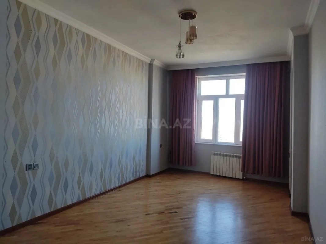 Satılır 3 otaqlı mənzil 130 m²