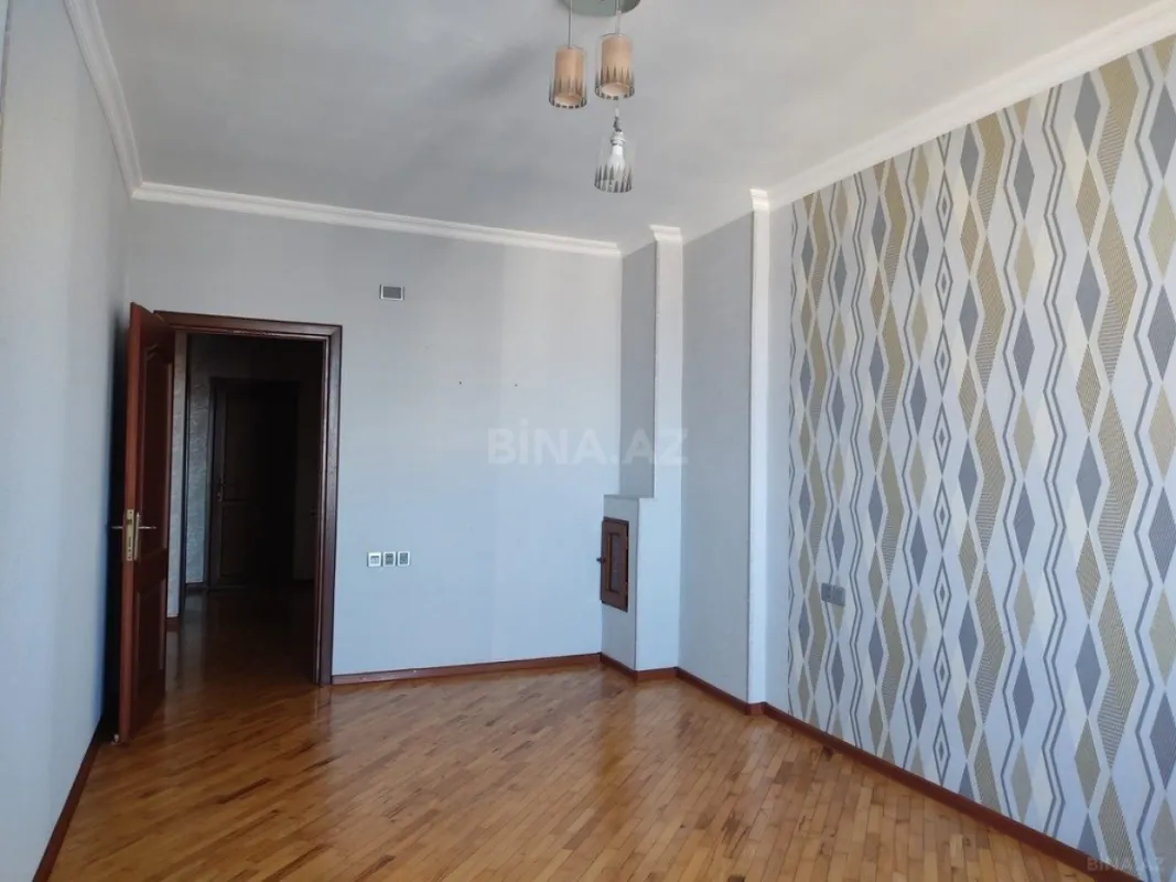 Satılır 3 otaqlı mənzil 130 m²