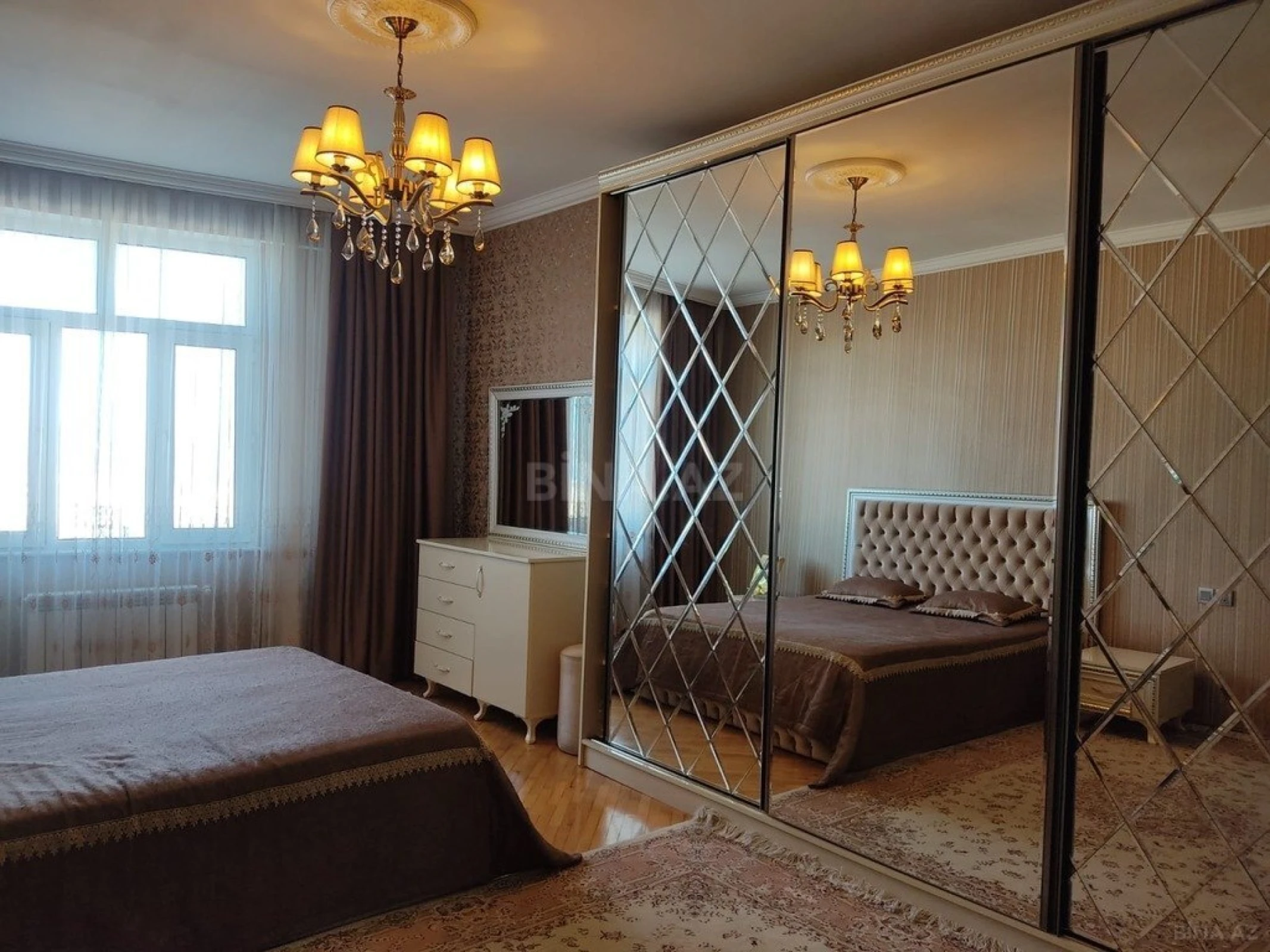 Satılır 3 otaqlı mənzil 130 m²
