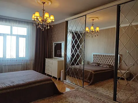 Satılır 3 otaqlı mənzil 130 m²