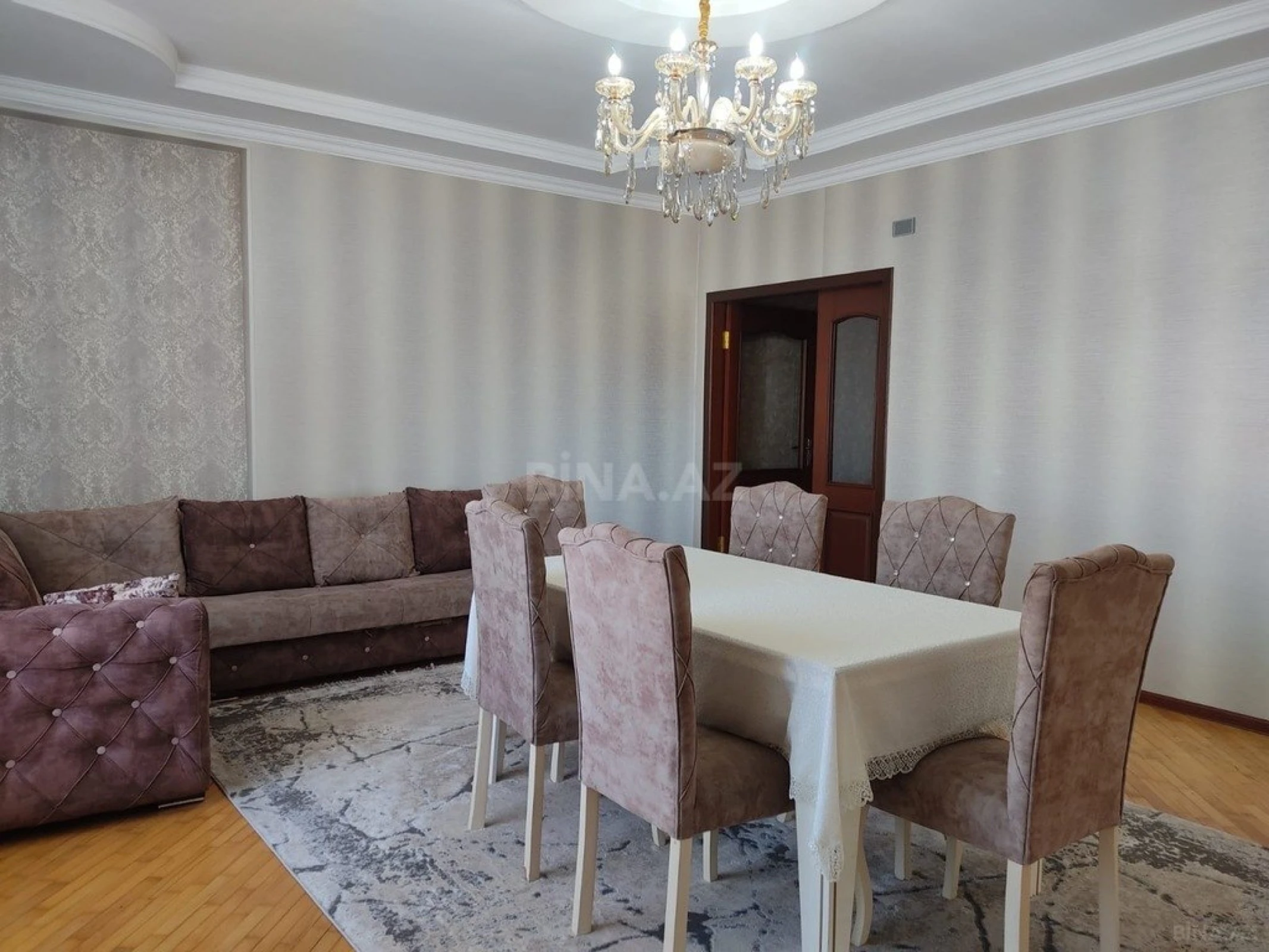 Satılır 3 otaqlı mənzil 130 m²