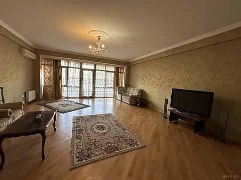 Satılır 4 otaqlı mənzil 200 m²