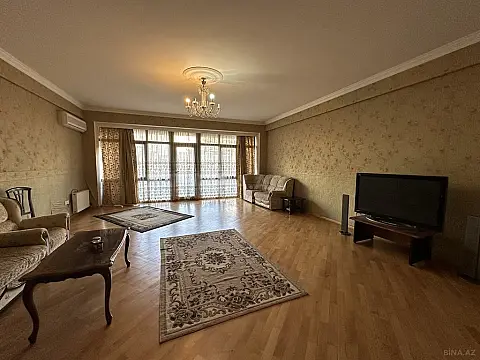 Satılır 4 otaqlı mənzil 200 m²