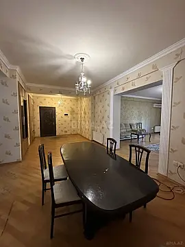 Satılır 4 otaqlı mənzil 200 m²