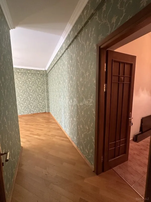 Satılır 4 otaqlı mənzil 200 m²