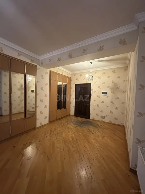 Satılır 4 otaqlı mənzil 200 m²