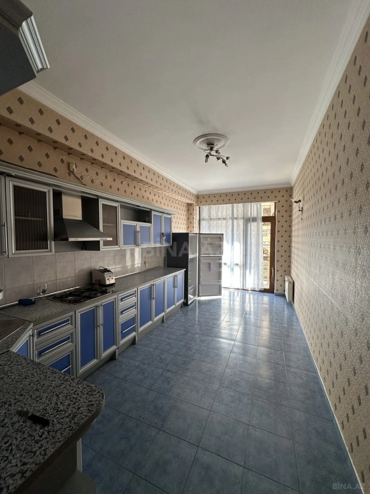 Satılır 4 otaqlı mənzil 200 m²