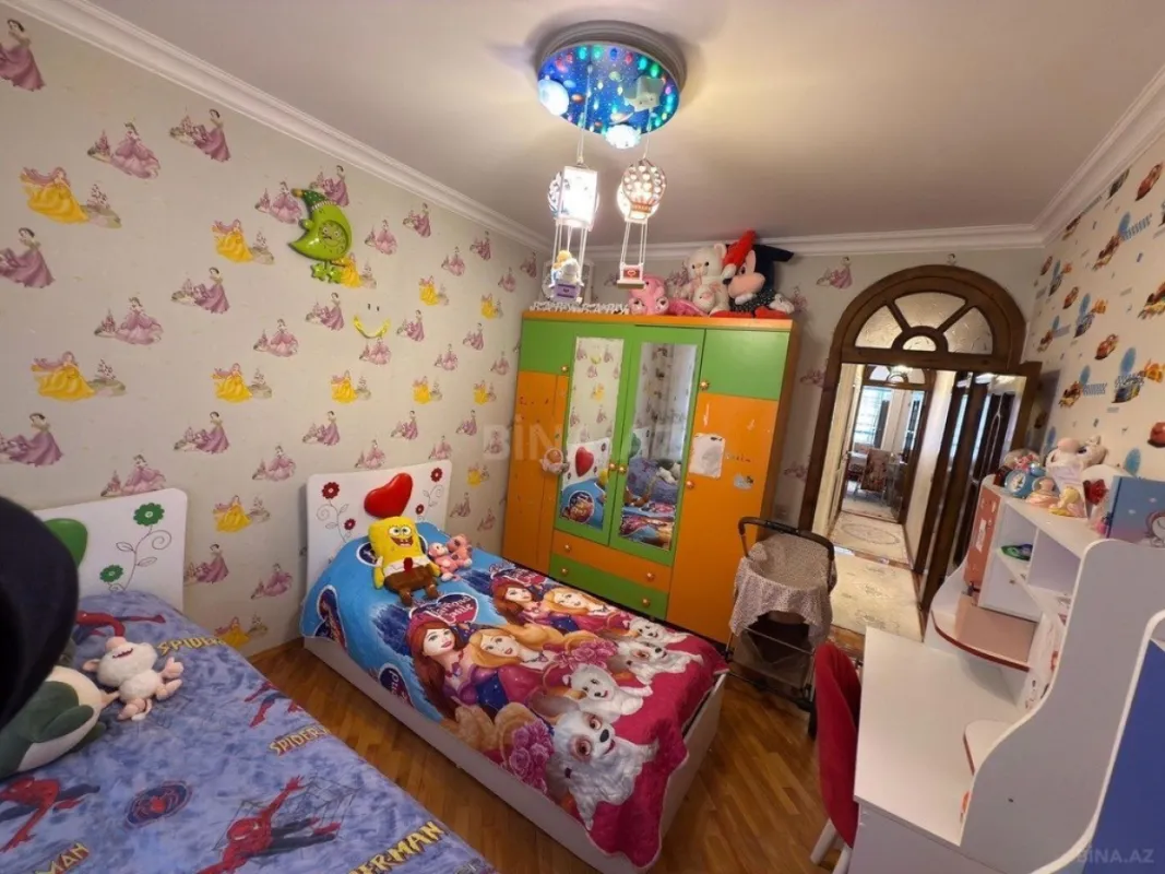 Satılır 4 otaqlı mənzil 110 m²