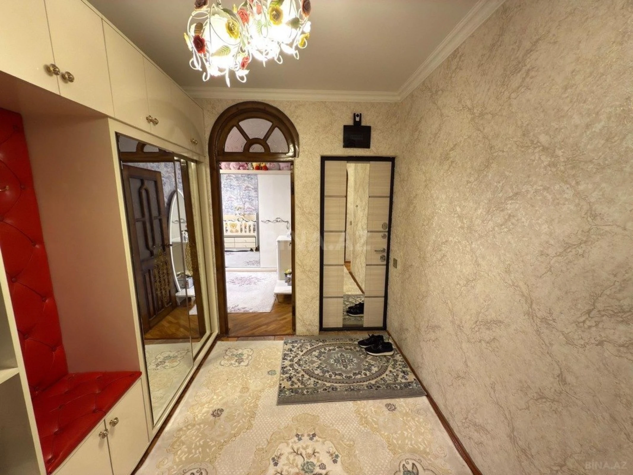 Satılır 4 otaqlı mənzil 110 m²