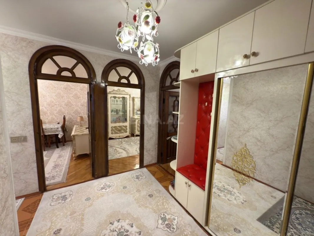 Satılır 4 otaqlı mənzil 110 m²