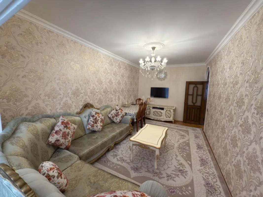 Satılır 4 otaqlı mənzil 110 m²