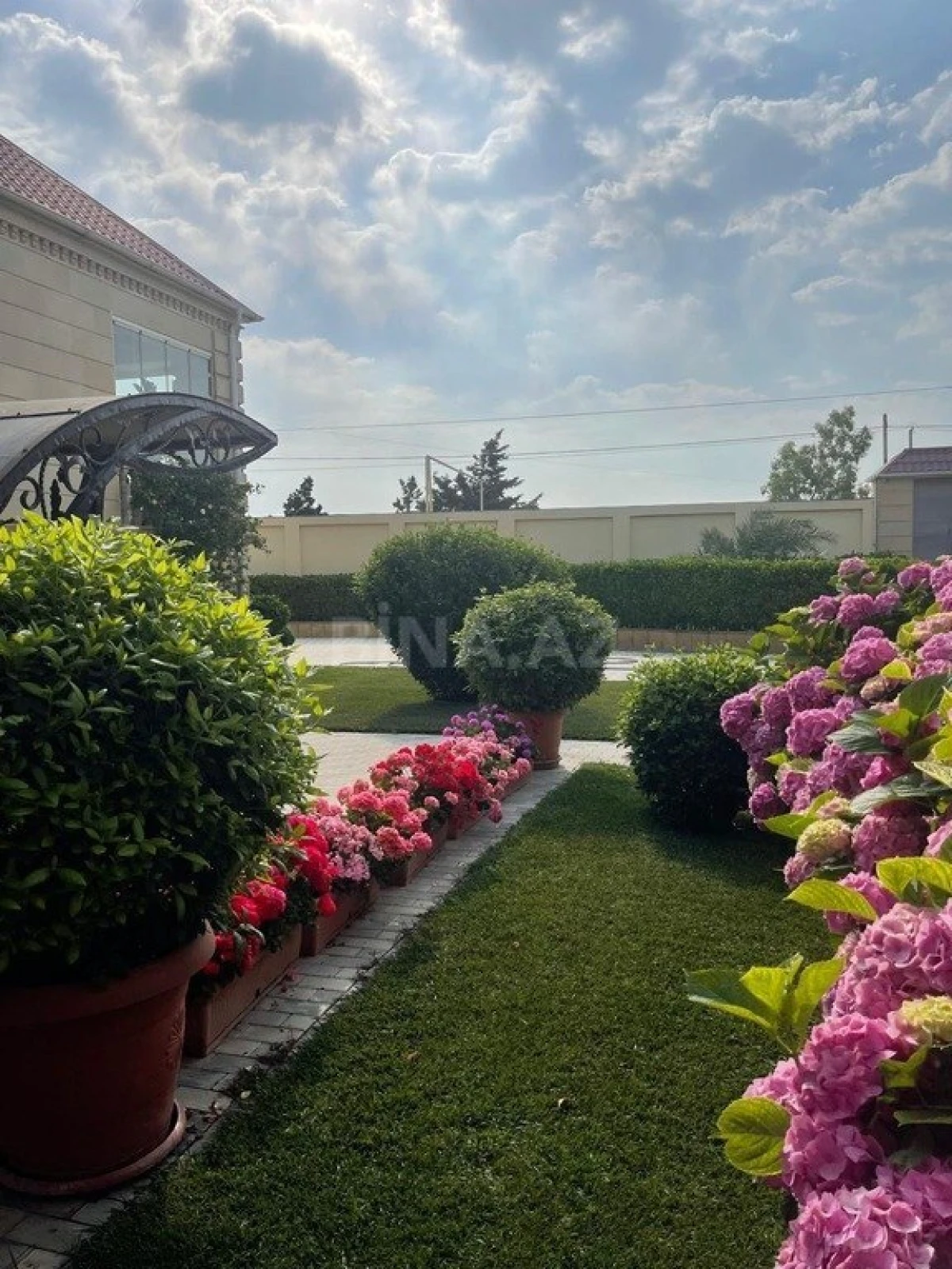 Satılır 4 otaqlı həyət evi 240 m²