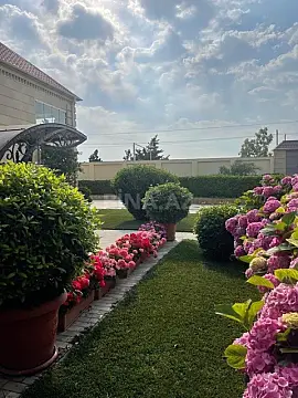 Satılır 4 otaqlı həyət evi 240 m²