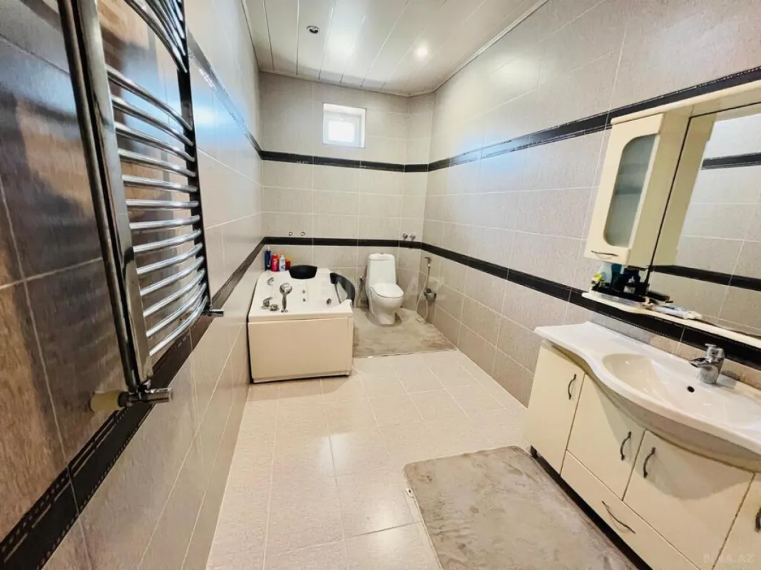 Satılır 4 otaqlı həyət evi 240 m²