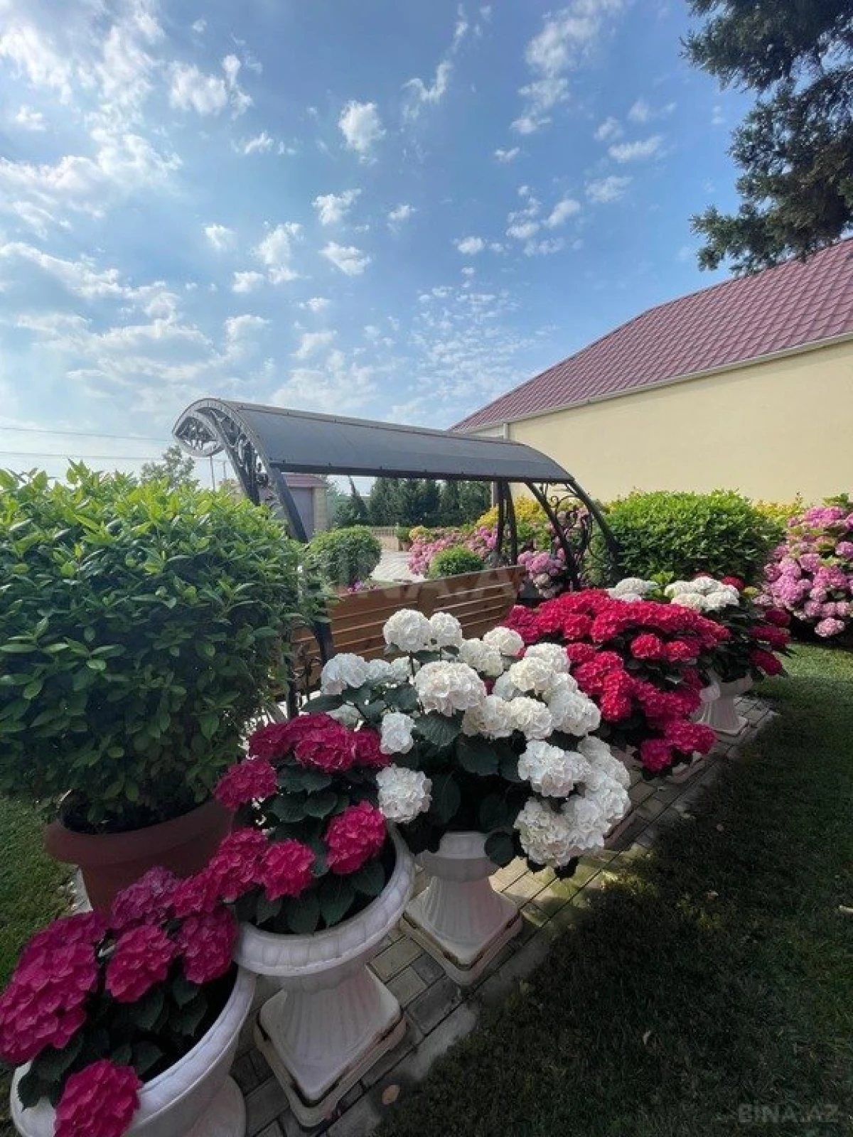 Satılır 4 otaqlı həyət evi 240 m²