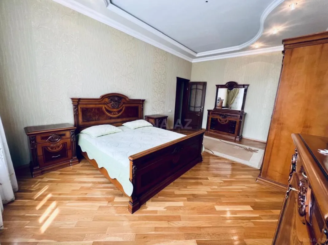Satılır 4 otaqlı həyət evi 240 m²