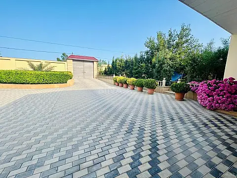 Satılır 4 otaqlı həyət evi 240 m²