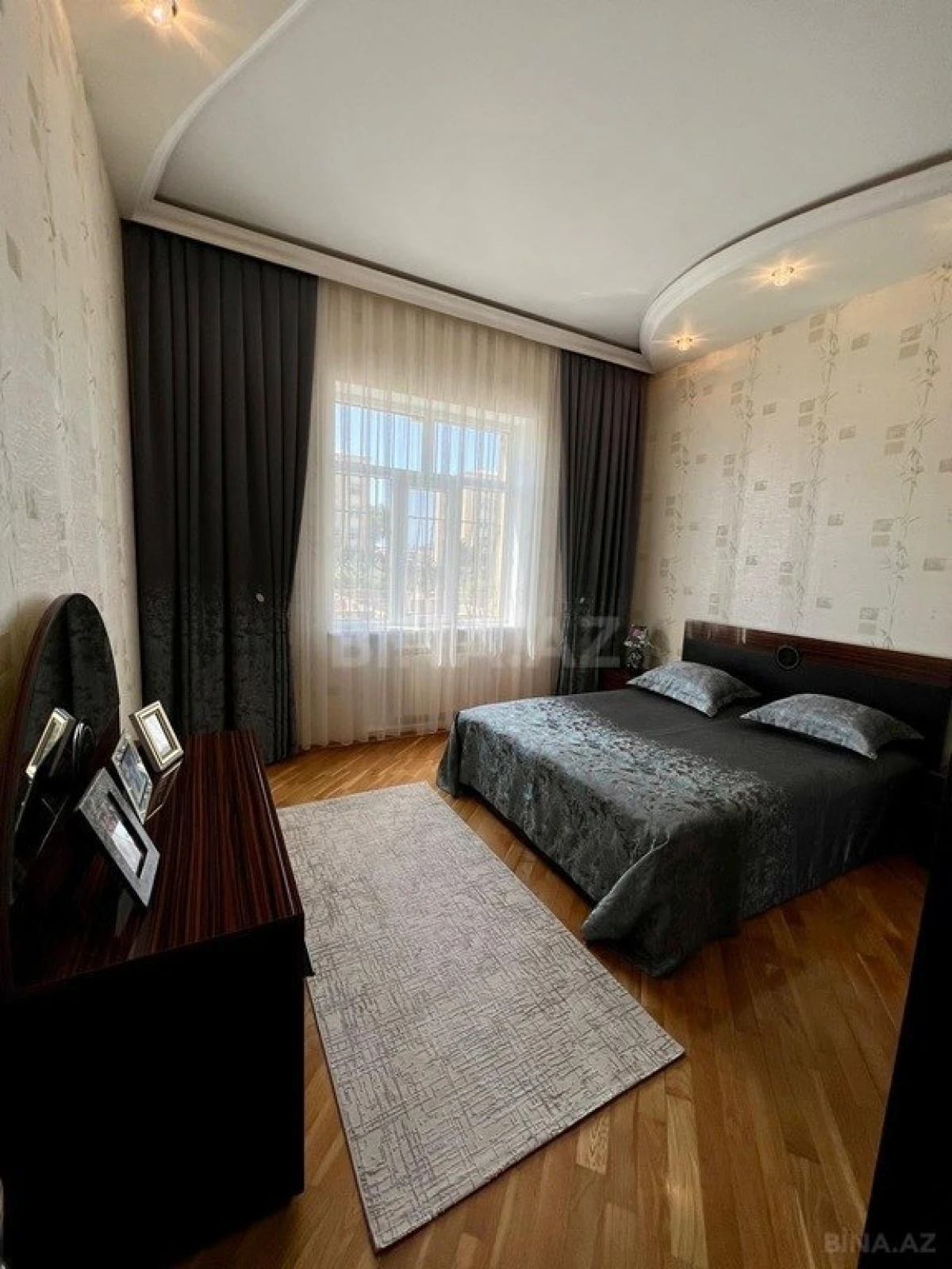 Satılır 4 otaqlı həyət evi 240 m²