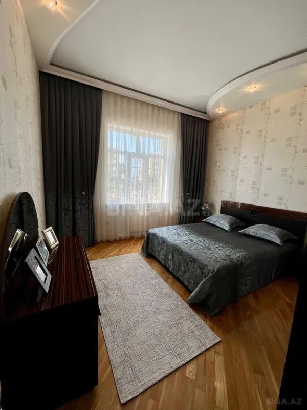 Satılır 4 otaqlı həyət evi 240 m²