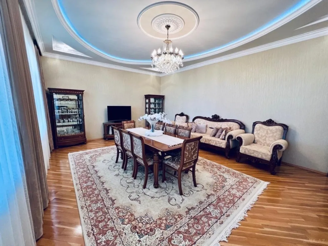 Satılır 4 otaqlı həyət evi 240 m²