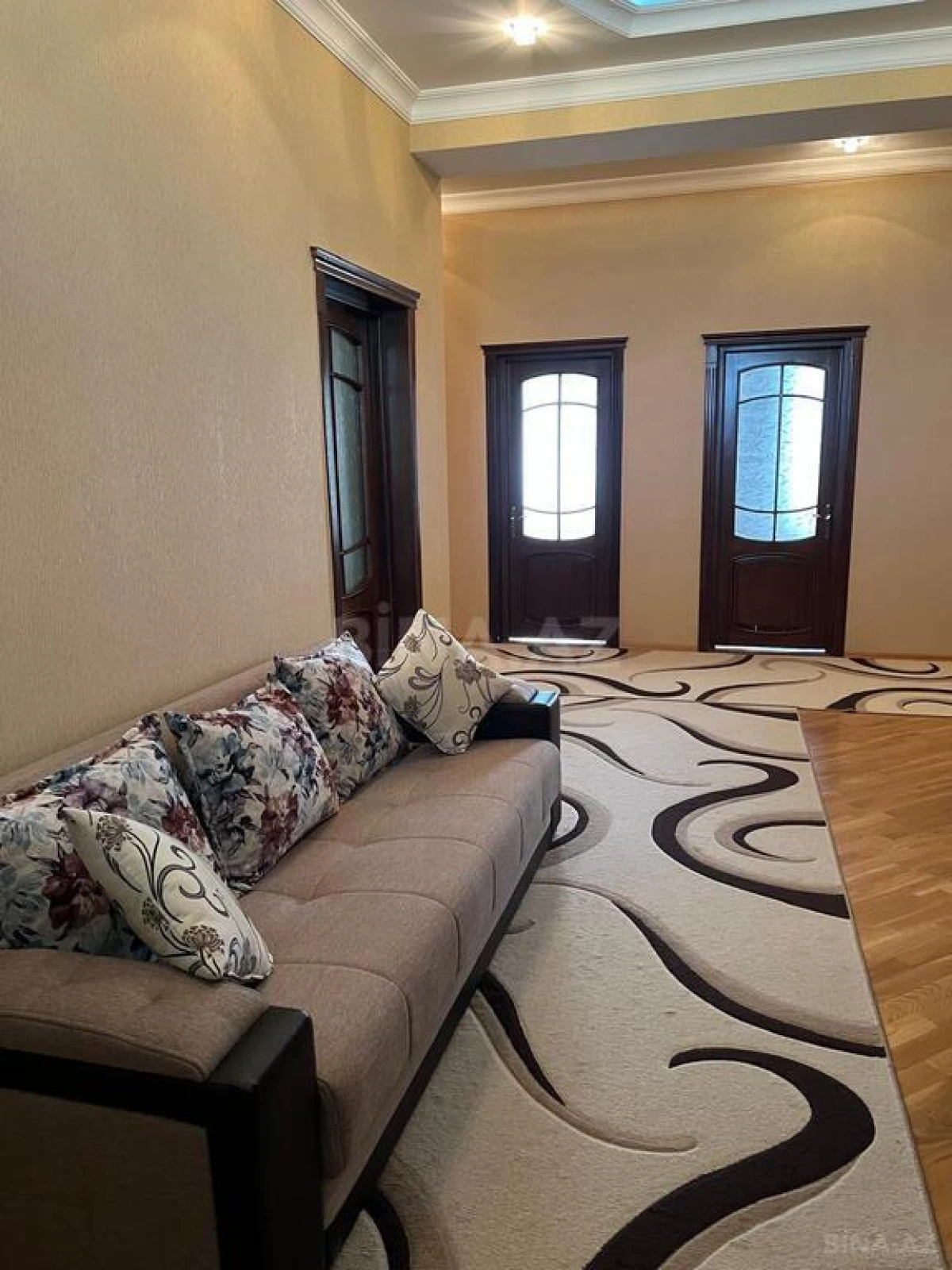 Satılır 4 otaqlı həyət evi 240 m²