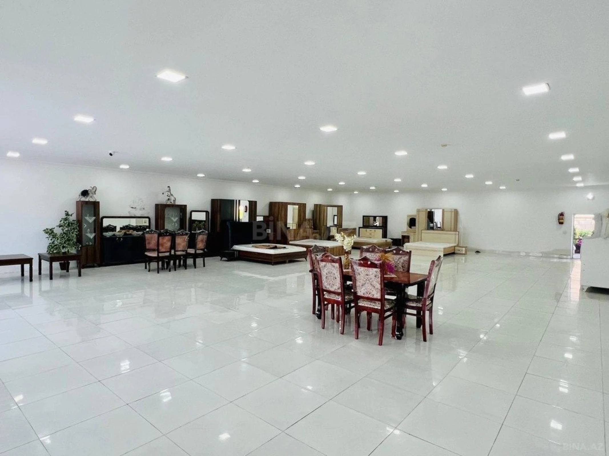Satılır 4 otaqlı həyət evi 240 m²