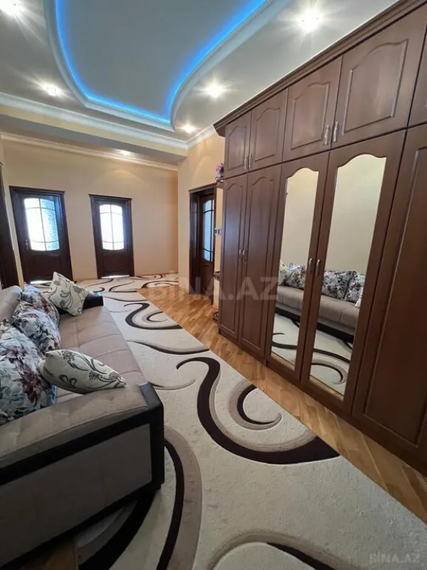 Satılır 4 otaqlı həyət evi 240 m²