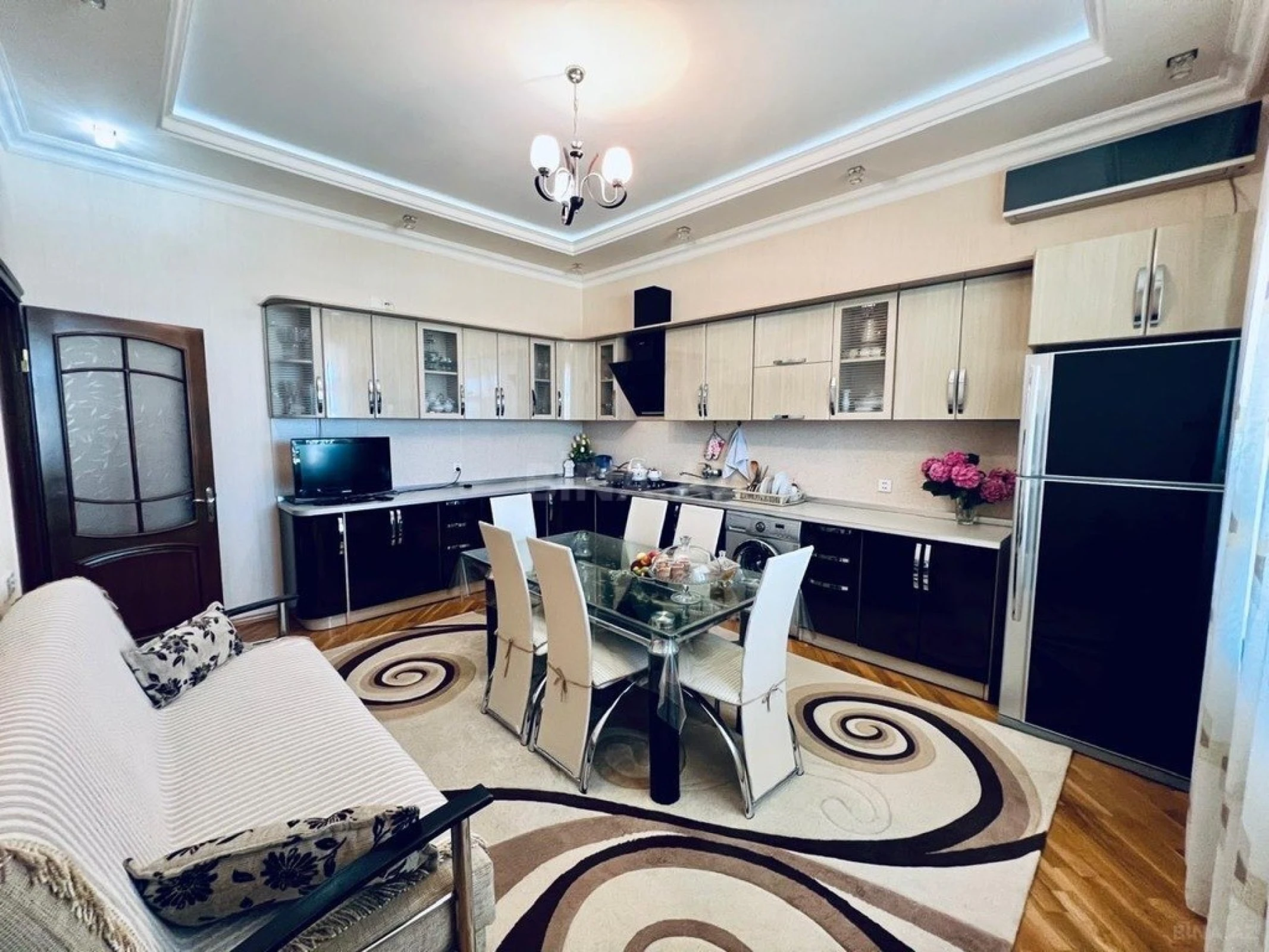 Satılır 4 otaqlı həyət evi 240 m²