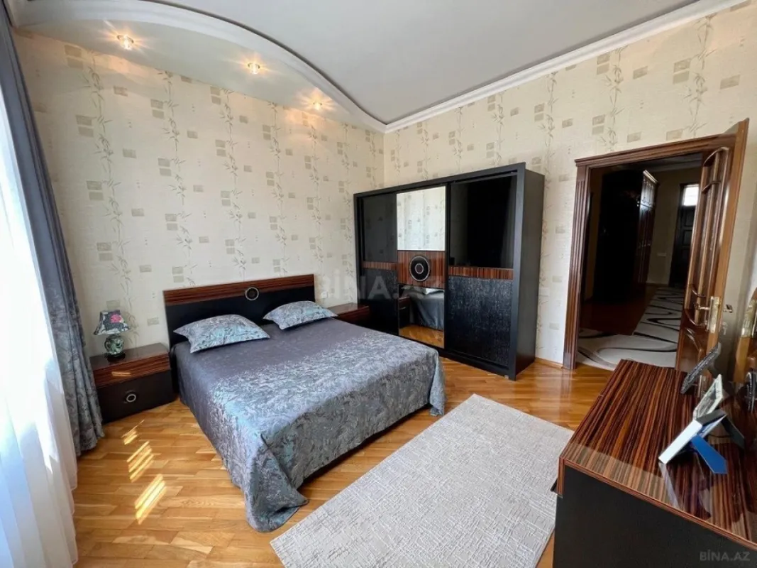Satılır 4 otaqlı həyət evi 240 m²