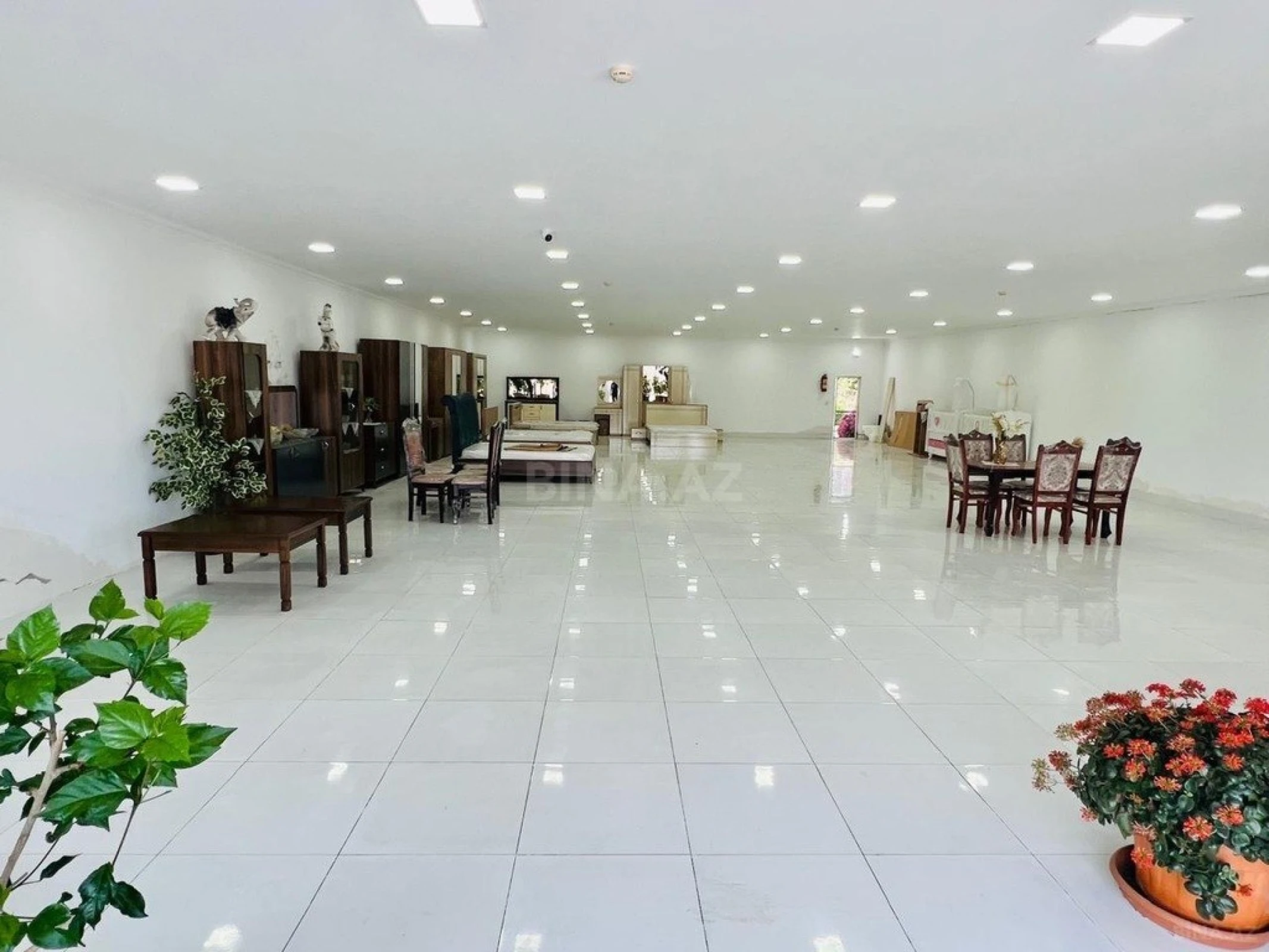 Satılır 4 otaqlı həyət evi 240 m²