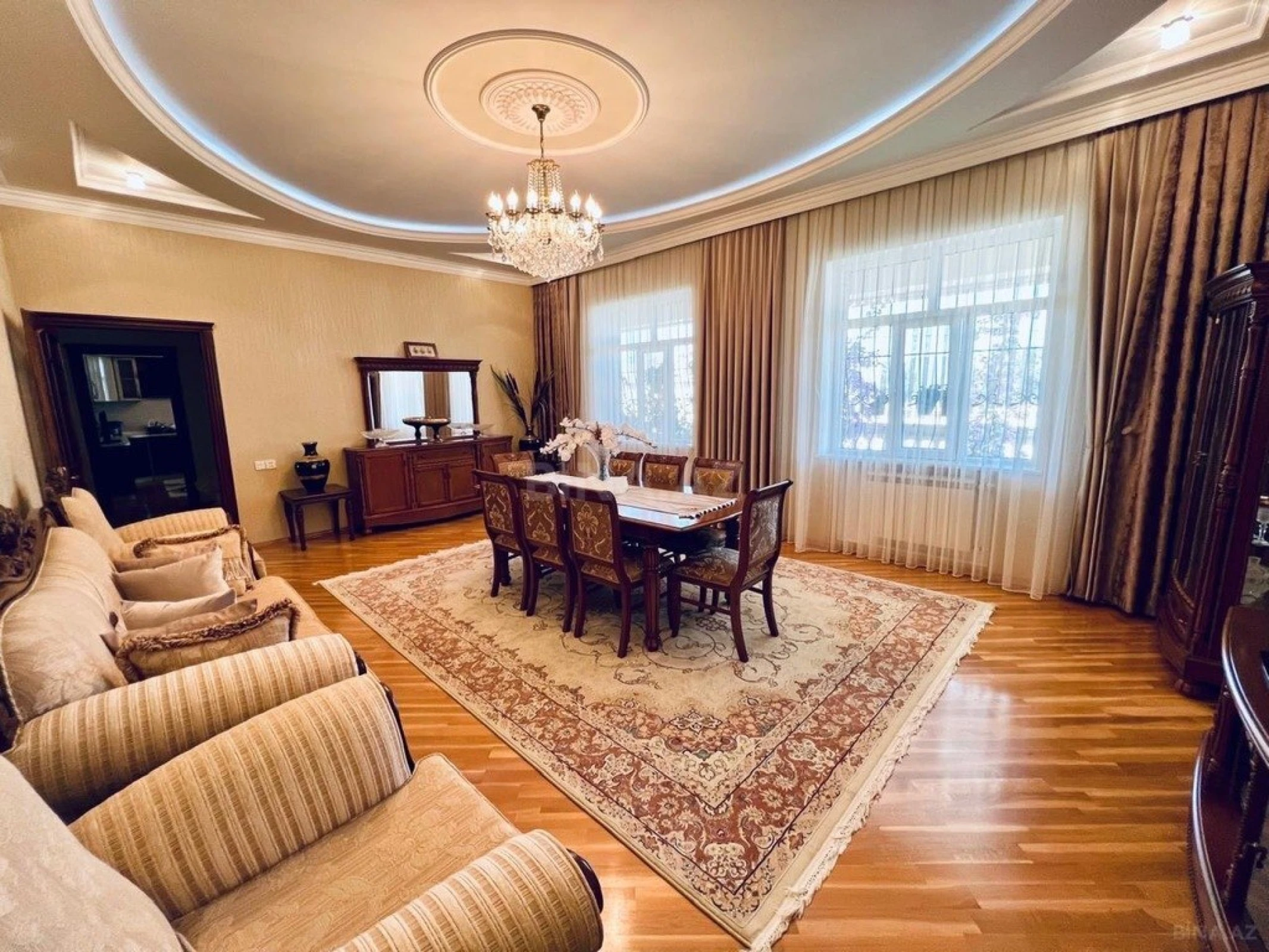 Satılır 4 otaqlı həyət evi 240 m²