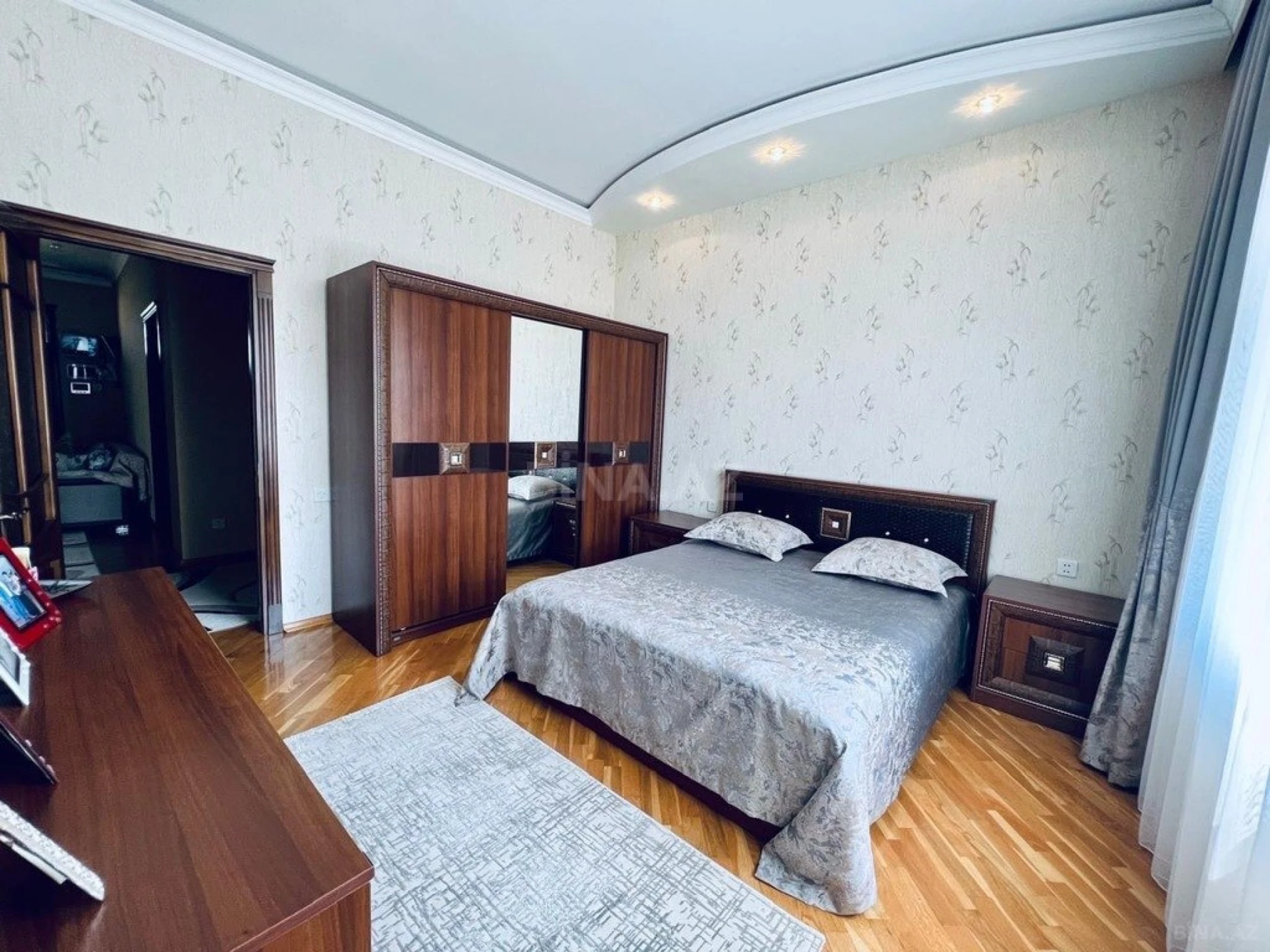 Satılır 4 otaqlı həyət evi 240 m²