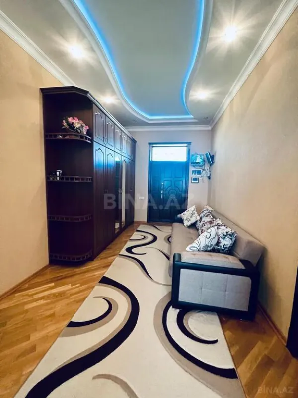 Satılır 4 otaqlı həyət evi 240 m²
