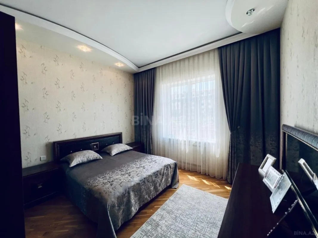 Satılır 4 otaqlı həyət evi 240 m²
