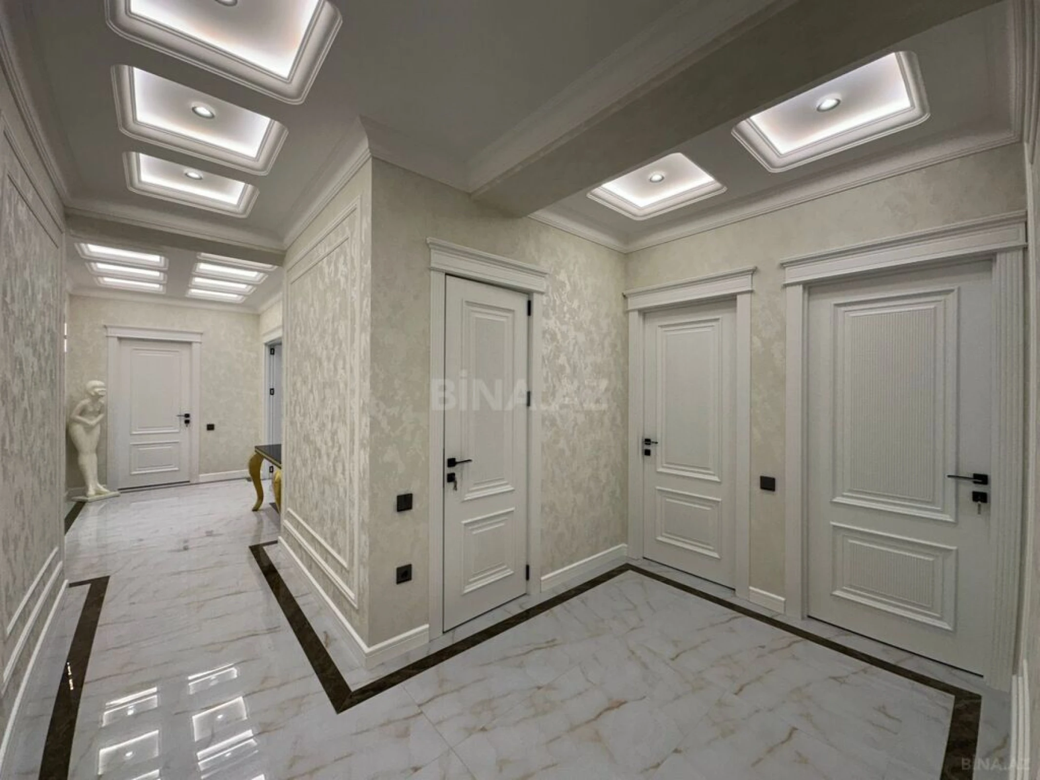 Satılır 4 otaqlı mənzil 144 m²