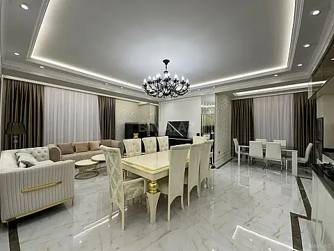 Satılır 4 otaqlı mənzil 144 m²