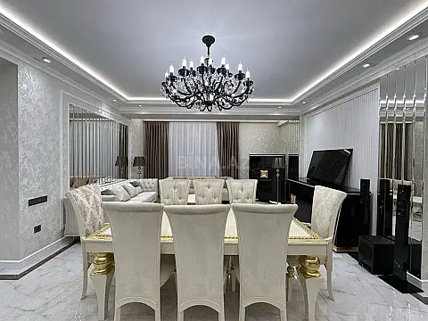 Satılır 4 otaqlı mənzil 144 m²