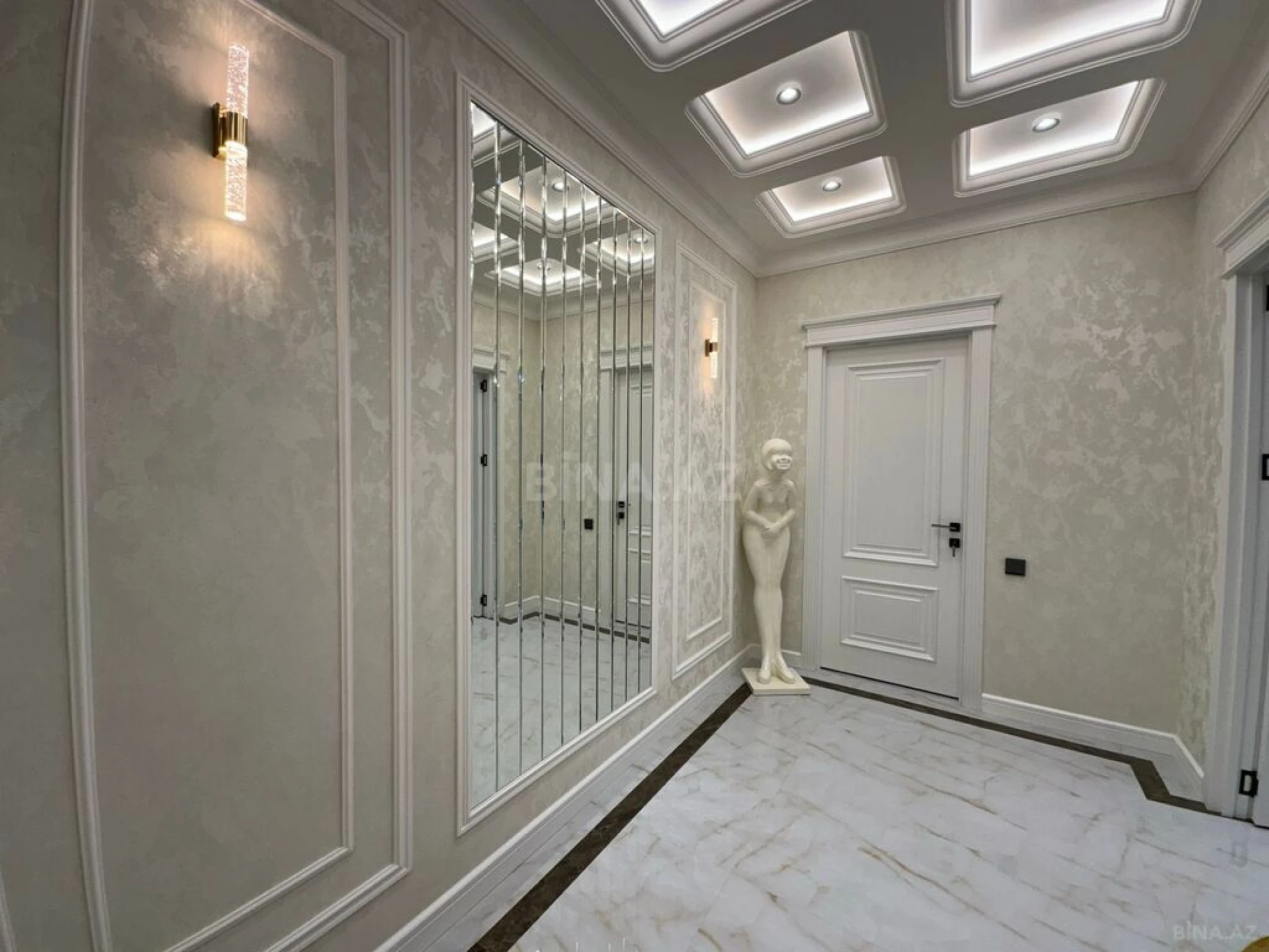 Satılır 4 otaqlı mənzil 144 m²