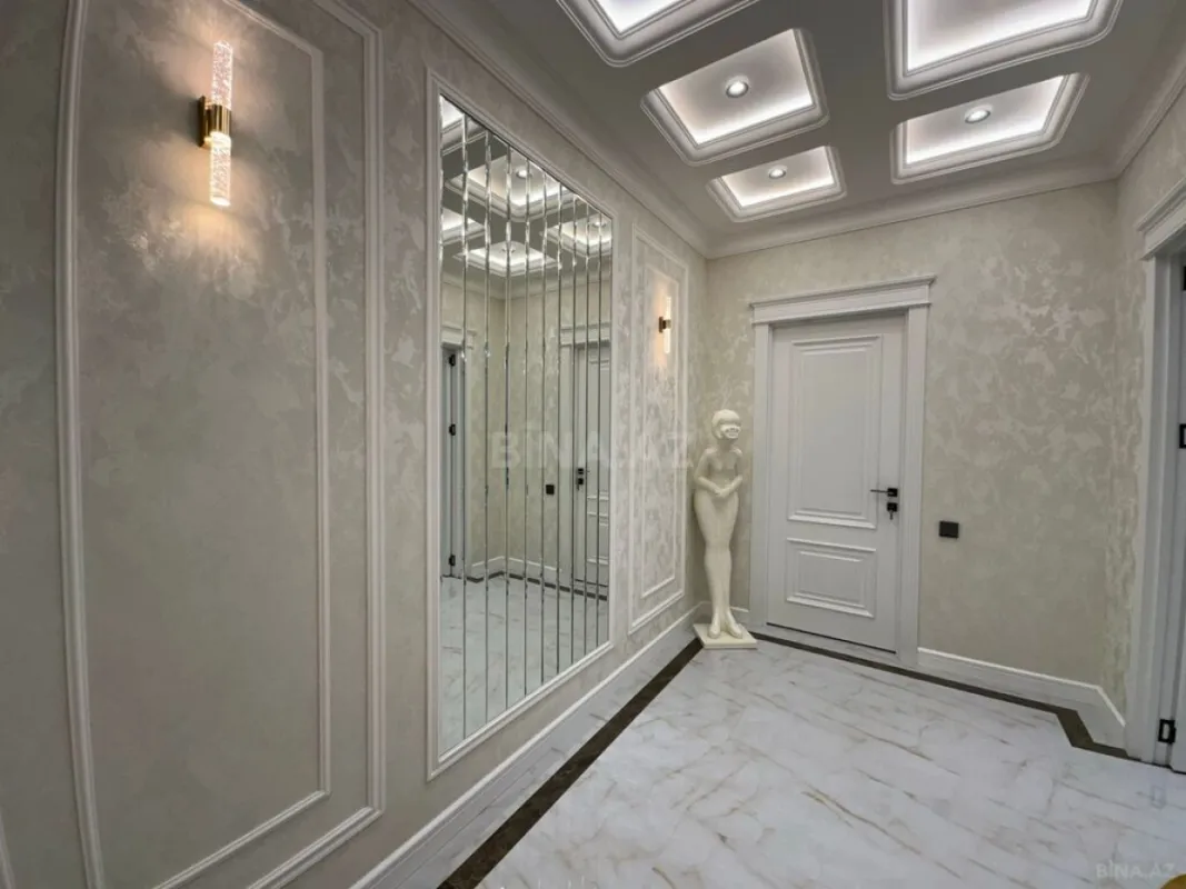 Satılır 4 otaqlı mənzil 144 m²