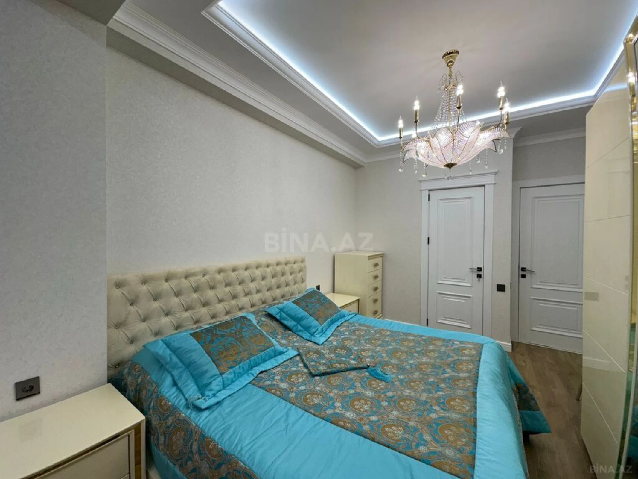 Satılır 4 otaqlı mənzil 144 m²