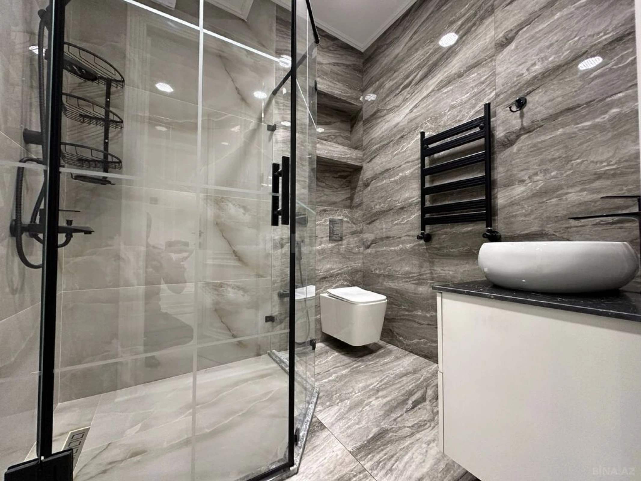 Satılır 4 otaqlı mənzil 144 m²